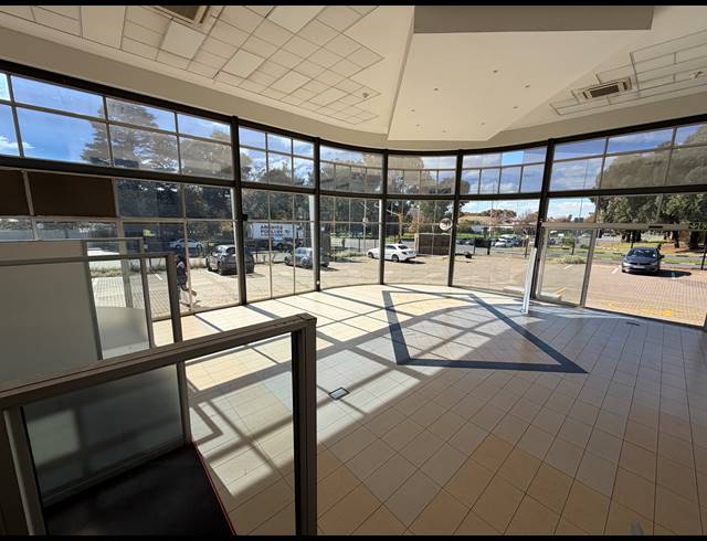 2,227.20M² SHOWROOM TO LET IN BRUMA